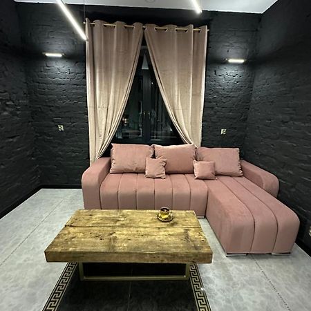 Darkhouse Versace Pink Лодз Екстериор снимка