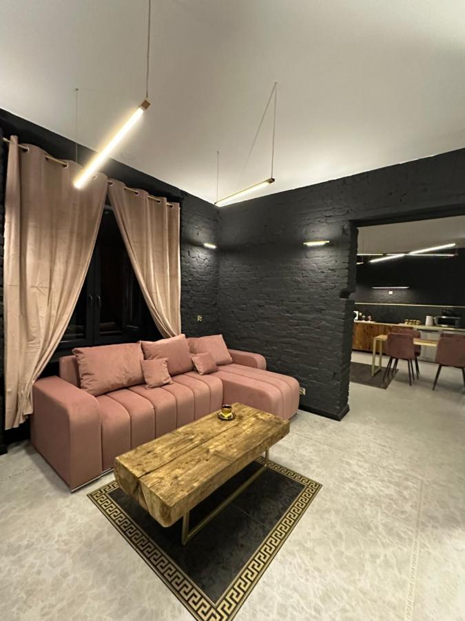 Darkhouse Versace Pink Лодз Екстериор снимка