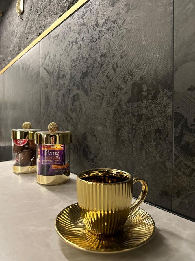 Darkhouse Versace Pink Лодз Екстериор снимка